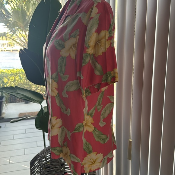 Tommy Bahama silk coral Hawaiian floral button down Medium … no flaws - Picture 7 of 7